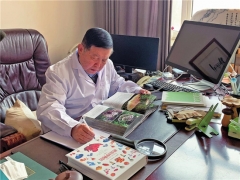 中國(guó)工程院院士李玉攻克道道難關(guān) 助力食用菌產(chǎn)業(yè)脫貧攻堅(jiān) ()