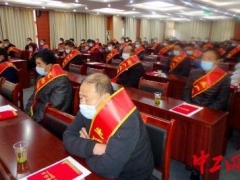 湖北鄖陽：50名遷移脫貧戶用“香菇故事”促穩(wěn)產(chǎn)業(yè)鏈 ()