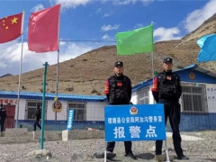 “馬背警察”護(hù)航海拔5千米的“蟲(chóng)草山” ()