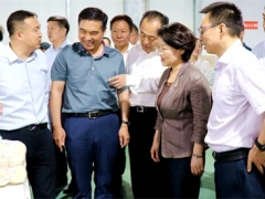 甘肅省副省長(zhǎng)孫雪濤、市委書記張永霞一行赴眾興菌業(yè)天水基地調(diào)研 ()