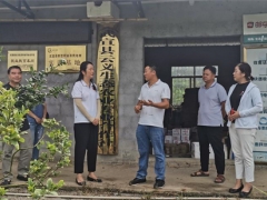 廣西自治區(qū)農業(yè)技術推廣站到來賓開展食用菌生產調研 ()