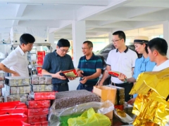 中華全國供銷合作總社昆明食用菌研究所所長孫達鋒到尋烏安遠調(diào)研指導(dǎo)食用菌發(fā)展 ()