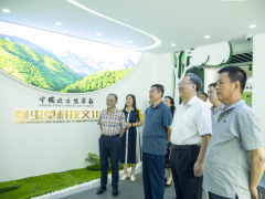 李天來(lái)院士前往中國(guó)北方蟲(chóng)草谷參觀指導(dǎo) ()
